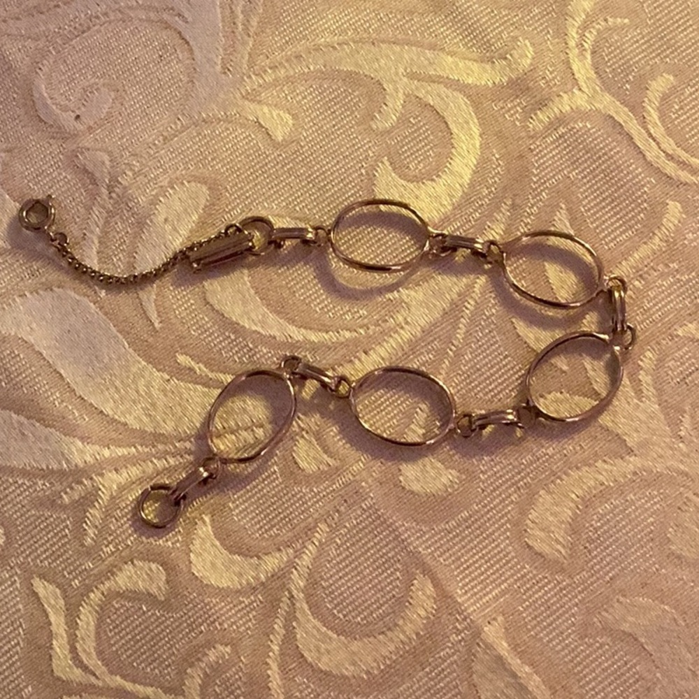 Elegant Gold Bracelet
